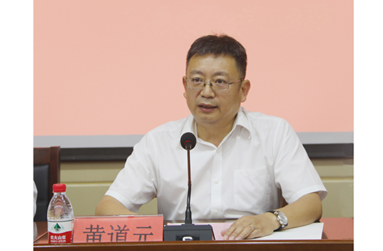 集團(tuán)公司董事長黃道元介紹公司整體發(fā)展概況