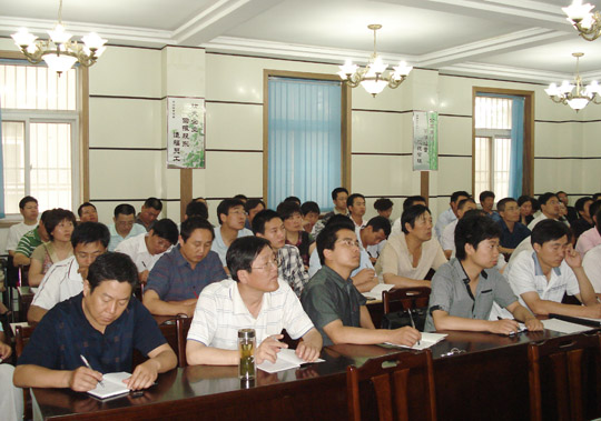 參訓人員在認真學習