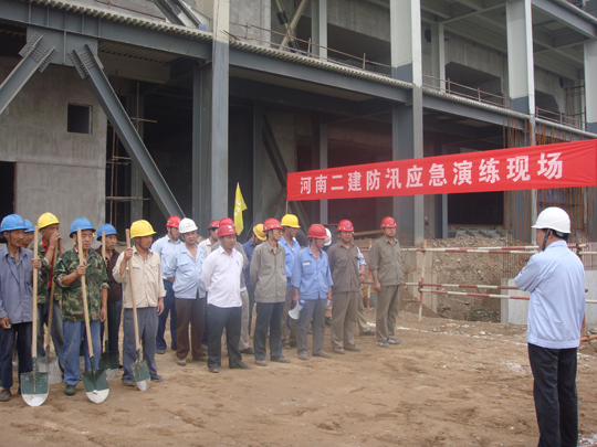西北電建監(jiān)理部總監(jiān)邢陜生進行點評