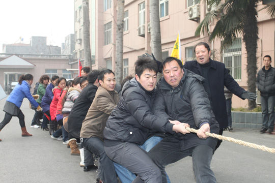 奮勇拼搏，不甘落后