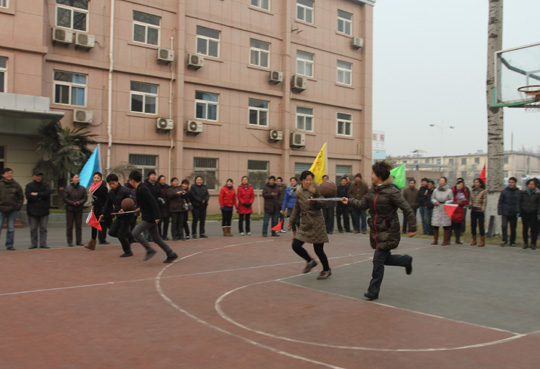 穩(wěn)住了，向前沖