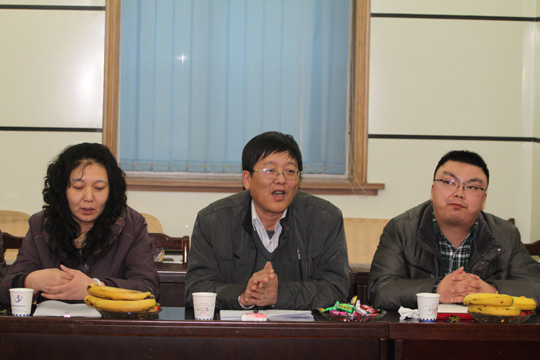 集團公司領(lǐng)導與勞模代表合影