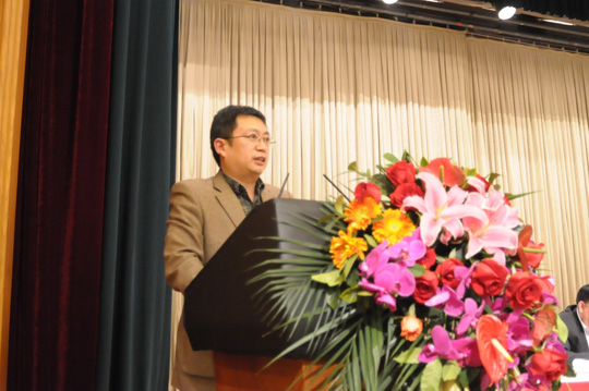 董事長黃道元代表地方施工企業(yè)同與會(huì)人員交流