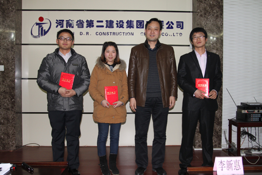 公司總工程師陳建中與QC成果發(fā)布一等獎(jiǎng)合影