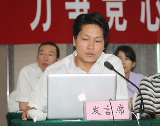 副總經(jīng)理張俊峰代表第二項目管理部作標準化施工經(jīng)驗介紹