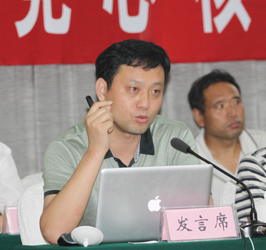 總工程師陳建中作推進項目施工標準化主題報告