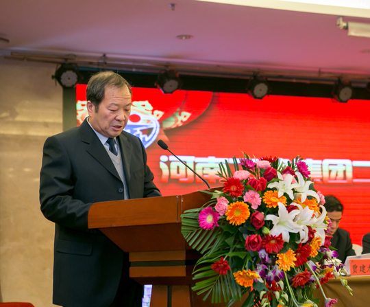 工會(huì)主席翟武漢宣布2014年度先進(jìn)單位和先進(jìn)個(gè)人表彰決定