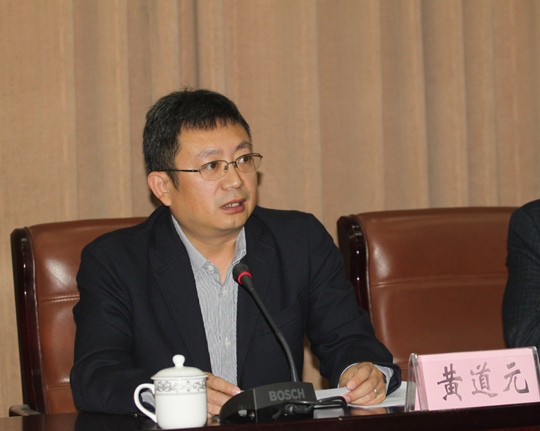 集團(tuán)董事長(zhǎng)、新當(dāng)選的新鄉(xiāng)市建筑業(yè)協(xié)會(huì)會(huì)長(zhǎng)黃道元發(fā)表講話
