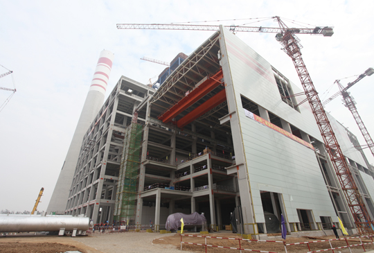建設(shè)中的三門(mén)峽電廠三期工程