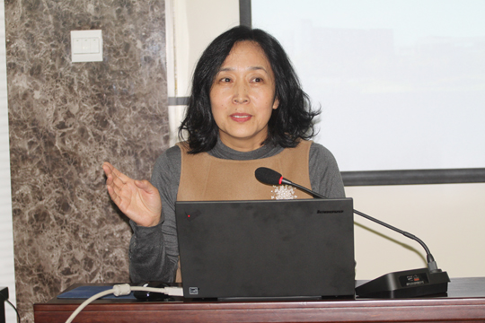 河南省建筑業(yè)協(xié)會(huì)副會(huì)長(zhǎng)李娟講話