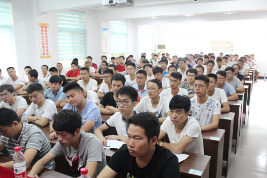 參加培訓(xùn)的新進(jìn)大學(xué)生