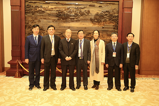集團公司董事長黃道元與參會各領導合影