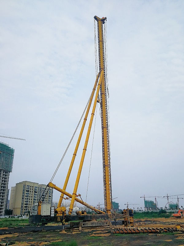 樁基施工現(xiàn)場(chǎng)(新).jpg 樁基施工現(xiàn)場(chǎng)(新).jpg