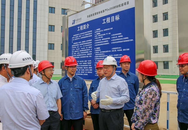 1 ??傄恍信c華能集團(tuán)公司基建部主任馬洪順親切交流.jpg 1 祝總一行與華能集團(tuán)公司基建部主任馬洪順親切交流.jpg