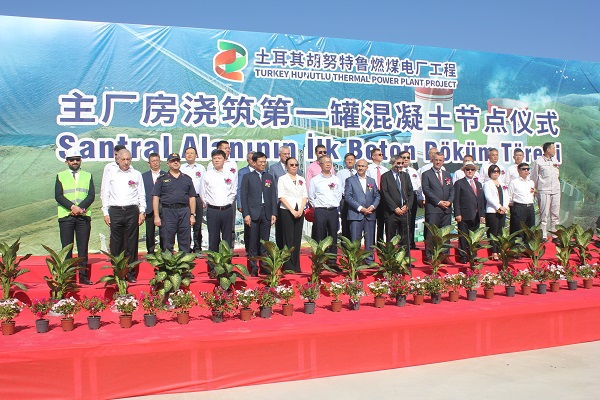 3.參會(huì)嘉賓合影留念.JPG 3.參會(huì)嘉賓合影留念.JPG