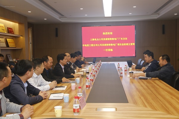 01會(huì)議室親切交談.JPG 01會(huì)議室親切交談.JPG