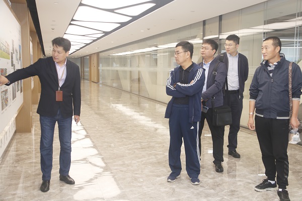 02參觀集團(tuán)公司總部.JPG 02參觀集團(tuán)公司總部.JPG