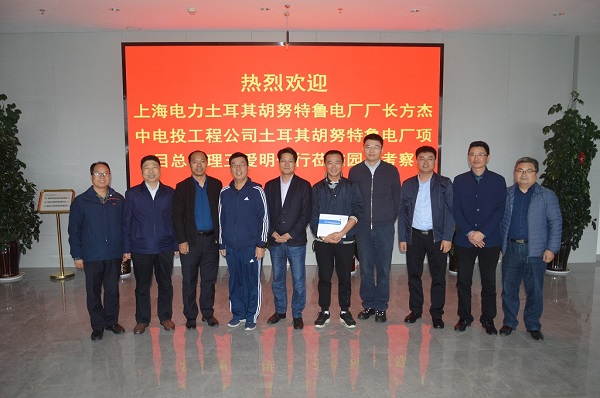 04工業(yè)園集體合影留念.JPG 04工業(yè)園集體合影留念.JPG
