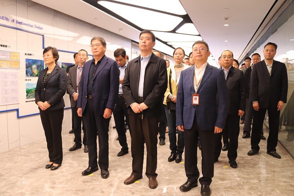 6出席授牌儀式的相關(guān)領(lǐng)導(dǎo).jpg 6出席授牌儀式的相關(guān)領(lǐng)導(dǎo).jpg