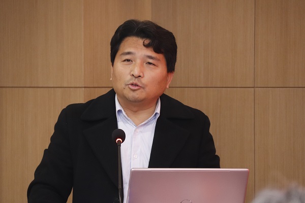 5、集團(tuán)公司副董事長(zhǎng)、技術(shù)委員會(huì)主任王慶偉講話.JPG 5、集團(tuán)公司副董事長(zhǎng)、技術(shù)委員會(huì)主任王慶偉講話.JPG