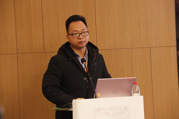 9、BIM中心副主任曾良作《BIM技術(shù)發(fā)展專題報(bào)告》.JPG 9、BIM中心副主任曾良作《BIM技術(shù)發(fā)展專題報(bào)告》.JPG