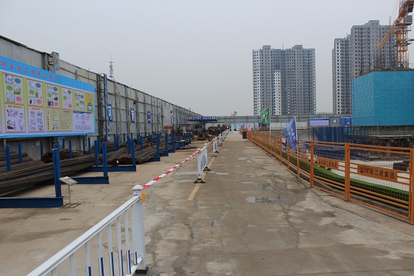 03 施工現(xiàn)場(chǎng)全硬化.JPG 03 施工現(xiàn)場(chǎng)全硬化.JPG