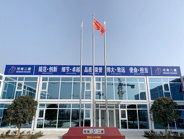 國(guó)旗迎風(fēng)飄揚(yáng).jpg 國(guó)旗迎風(fēng)飄揚(yáng).jpg
