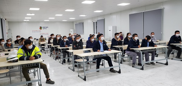 01、項目部在澆筑前召開專題會.jpg