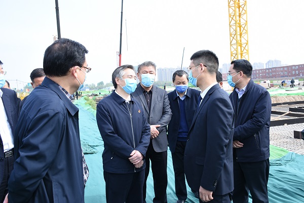 5王占波副市長(zhǎng)與??偨涣?jpg 5王占波副市長(zhǎng)與??偨涣?jpg