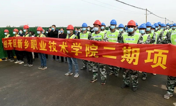 7參加奠基儀式的各方人員.jpg 7參加奠基儀式的各方人員.jpg