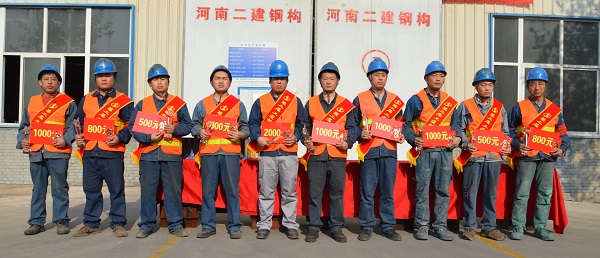 圖片二：技術能手合影留念.jpg
