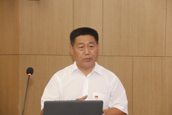 集團(tuán)公司黨委書記張會民作點(diǎn)評講話.JPG 集團(tuán)公司黨委書記張會民作點(diǎn)評講話.JPG