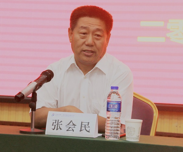 集團(tuán)公司黨委書記張會(huì)民對(duì)新員工提出希冀.jpg 集團(tuán)公司黨委書記張會(huì)民對(duì)新員工提出希冀.jpg