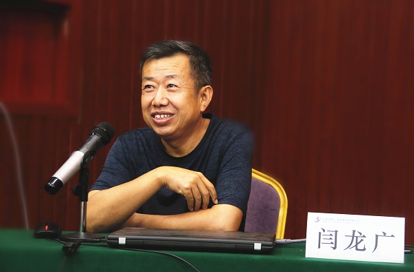 集團(tuán)公司副總經(jīng)理閆龍廣告誡新員工要時(shí)刻樹立安全意識(shí).jpg 集團(tuán)公司副總經(jīng)理閆龍廣告誡新員工要時(shí)刻樹立安全意識(shí).jpg