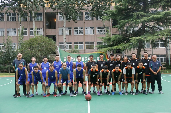 兩隊(duì)球員合影留念.jpg 兩隊(duì)球員合影留念.jpg