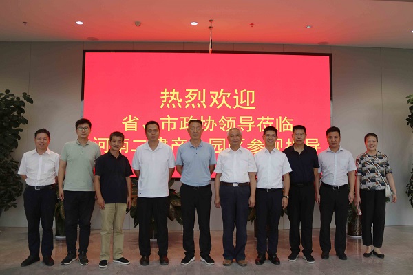 3、各位領(lǐng)導(dǎo)合影留念.jpg 3、各位領(lǐng)導(dǎo)合影留念.jpg