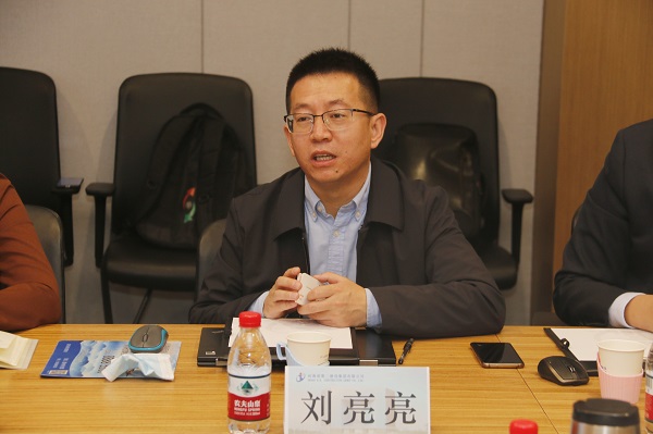 阿里巴巴集團(tuán)B類事業(yè)群企業(yè)采購副總經(jīng)理劉亮亮作平臺介紹.jpg 阿里巴巴集團(tuán)B類事業(yè)群企業(yè)采購副總經(jīng)理劉亮亮作平臺介紹.jpg