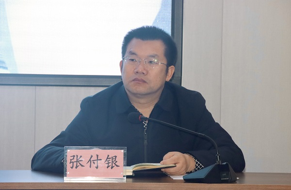 3、新鄉(xiāng)市住房和城鄉(xiāng)建設(shè)局副局長張付銀發(fā)表講話.jpg 3、新鄉(xiāng)市住房和城鄉(xiāng)建設(shè)局副局長張付銀發(fā)表講話.jpg