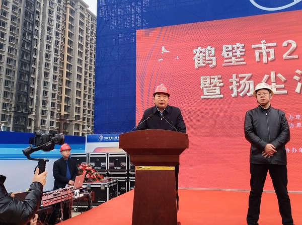 鶴壁市住建局局長(zhǎng)常文君發(fā)表講話.jpg 鶴壁市住建局局長(zhǎng)常文君發(fā)表講話.jpg