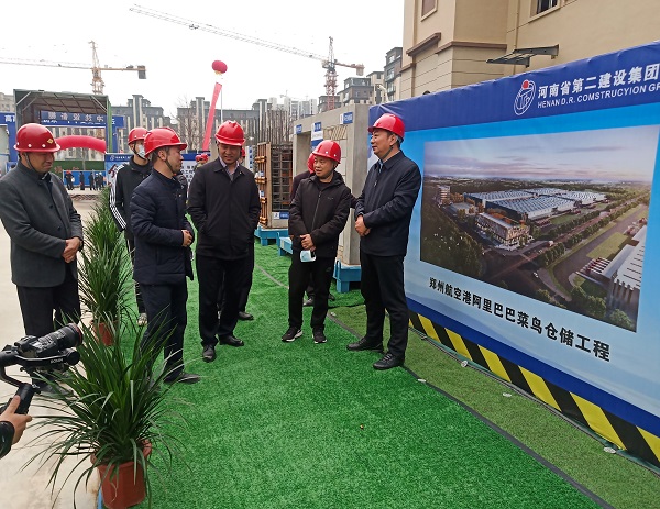 鶴壁市住建局局長(zhǎng)常文君視察項(xiàng)目現(xiàn)場(chǎng)安全質(zhì)量標(biāo)準(zhǔn)化建設(shè)情況.jpg 鶴壁市住建局局長(zhǎng)常文君視察項(xiàng)目現(xiàn)場(chǎng)安全質(zhì)量標(biāo)準(zhǔn)化建設(shè)情況.jpg