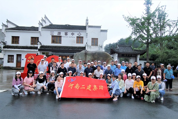 13、在許世友將軍故里合影留念.jpg