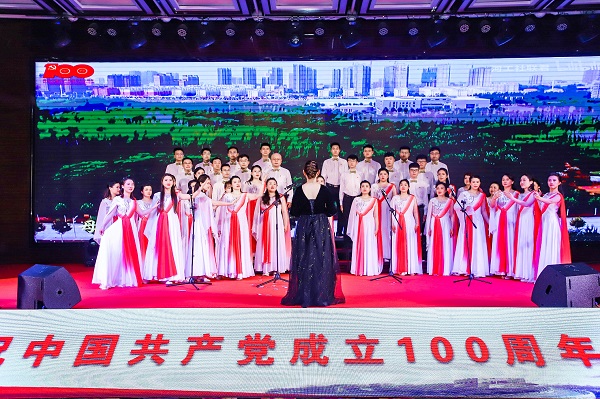 大合唱《中國(guó) 中國(guó) 鮮紅的太陽(yáng)永不落》1.jpg 大合唱《中國(guó) 中國(guó) 鮮紅的太陽(yáng)永不落》1.jpg