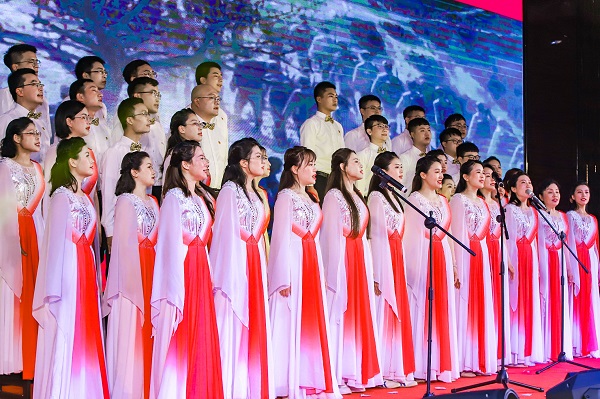大合唱《中國(guó) 中國(guó) 鮮紅的太陽(yáng)永不落》2.jpg 大合唱《中國(guó) 中國(guó) 鮮紅的太陽(yáng)永不落》2.jpg