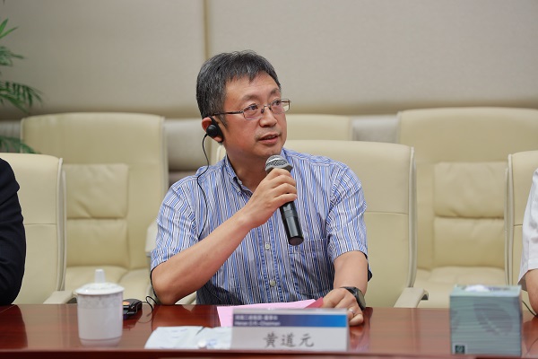 3、董事長在峰會上發(fā)言.jpg 3、董事長在峰會上發(fā)言.jpg