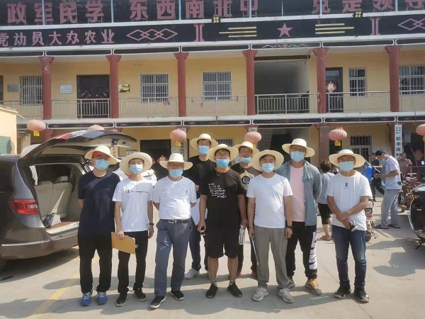9、參加援助的第一組工程技術(shù)人員.jpg 9、參加援助的第一組工程技術(shù)人員.jpg
