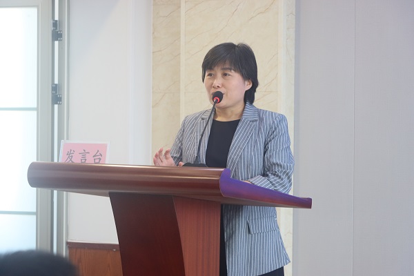 2、集團公司副總工程師董新紅講話.jpg 2、集團公司副總工程師董新紅講話.jpg