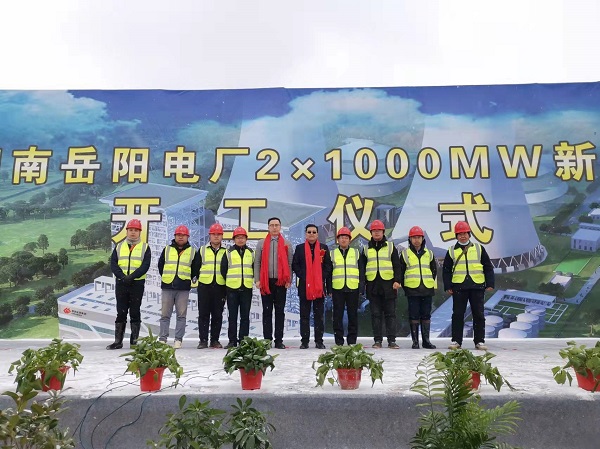 崔總一行與項目人員合影留念.jpg