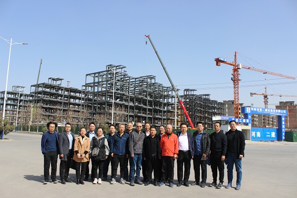 全體與會(huì)人員合影留念.jpg 全體與會(huì)人員合影留念.jpg