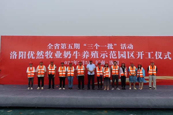 我公司項目管理團(tuán)隊人員合影.jpg 我公司項目管理團(tuán)隊人員合影.jpg