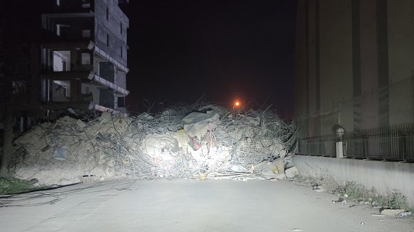 2市內行駛，道路受阻，被迫改道.jpg